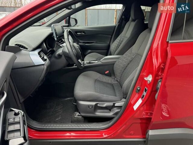 Красный Тойота C-HR, объемом двигателя 1.2 л и пробегом 59 тыс. км за 23900 $, фото 63 на Automoto.ua