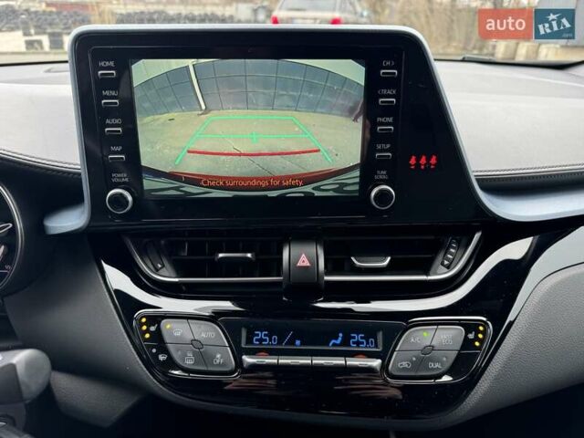 Красный Тойота C-HR, объемом двигателя 1.2 л и пробегом 59 тыс. км за 23900 $, фото 70 на Automoto.ua