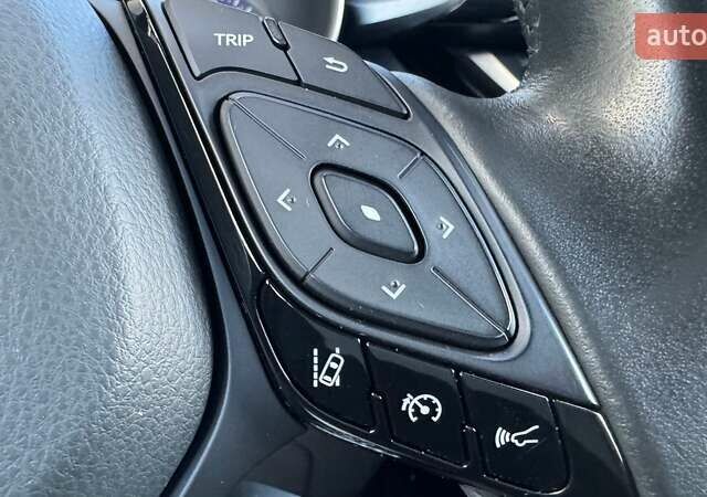 Красный Тойота C-HR, объемом двигателя 1.99 л и пробегом 69 тыс. км за 27493 $, фото 13 на Automoto.ua