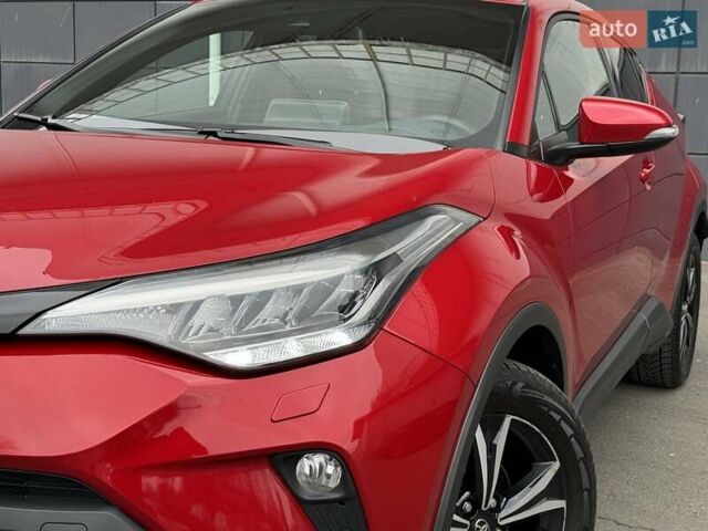 Красный Тойота C-HR, объемом двигателя 1.2 л и пробегом 59 тыс. км за 23900 $, фото 6 на Automoto.ua