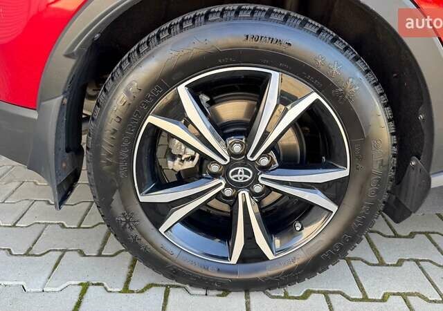 Красный Тойота C-HR, объемом двигателя 1.99 л и пробегом 69 тыс. км за 27493 $, фото 24 на Automoto.ua