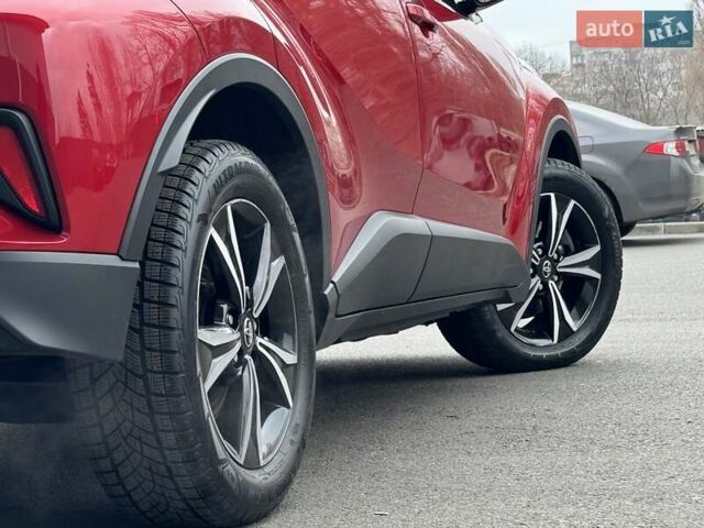 Красный Тойота C-HR, объемом двигателя 1.2 л и пробегом 59 тыс. км за 23900 $, фото 29 на Automoto.ua