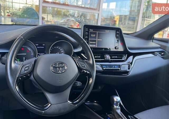 Красный Тойота C-HR, объемом двигателя 1.99 л и пробегом 69 тыс. км за 27493 $, фото 22 на Automoto.ua