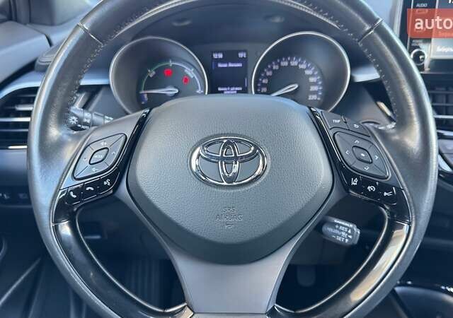 Красный Тойота C-HR, объемом двигателя 1.99 л и пробегом 69 тыс. км за 27493 $, фото 11 на Automoto.ua
