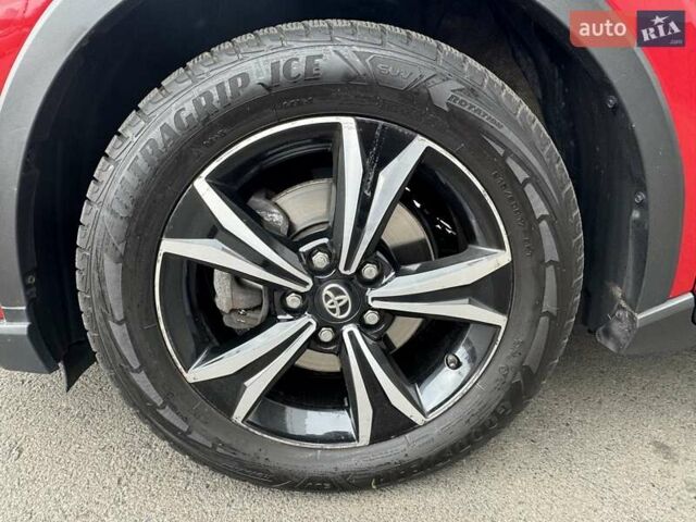 Красный Тойота C-HR, объемом двигателя 1.2 л и пробегом 59 тыс. км за 23900 $, фото 117 на Automoto.ua