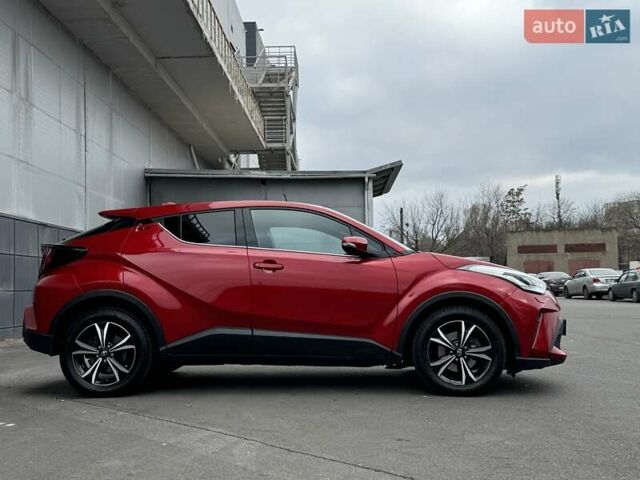 Красный Тойота C-HR, объемом двигателя 1.2 л и пробегом 59 тыс. км за 23900 $, фото 91 на Automoto.ua