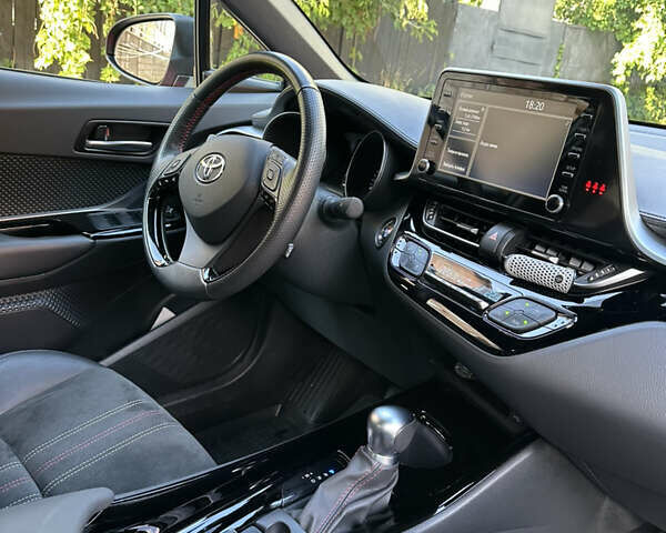 Красный Тойота C-HR, объемом двигателя 1.99 л и пробегом 44 тыс. км за 33500 $, фото 13 на Automoto.ua