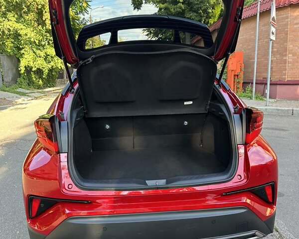 Красный Тойота C-HR, объемом двигателя 1.99 л и пробегом 44 тыс. км за 33500 $, фото 9 на Automoto.ua