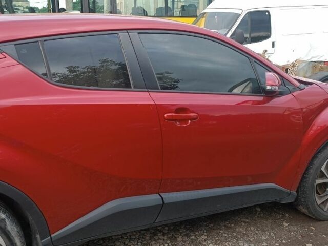 Красный Тойота C-HR, объемом двигателя 2 л и пробегом 80 тыс. км за 17500 $, фото 9 на Automoto.ua