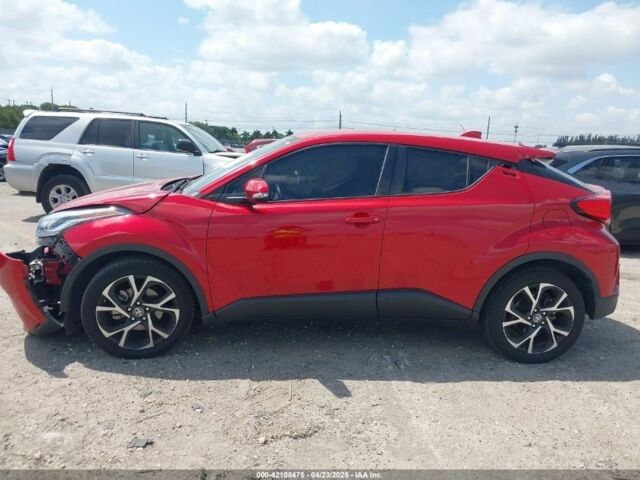 Красный Тойота C-HR, объемом двигателя 2 л и пробегом 80 тыс. км за 17500 $, фото 3 на Automoto.ua