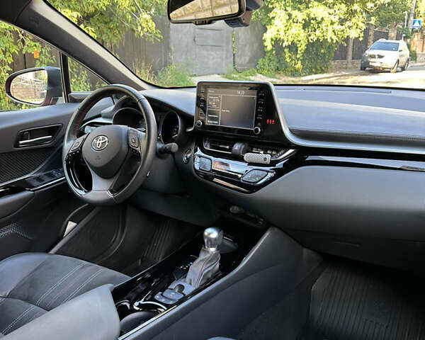 Красный Тойота C-HR, объемом двигателя 1.99 л и пробегом 44 тыс. км за 33500 $, фото 12 на Automoto.ua
