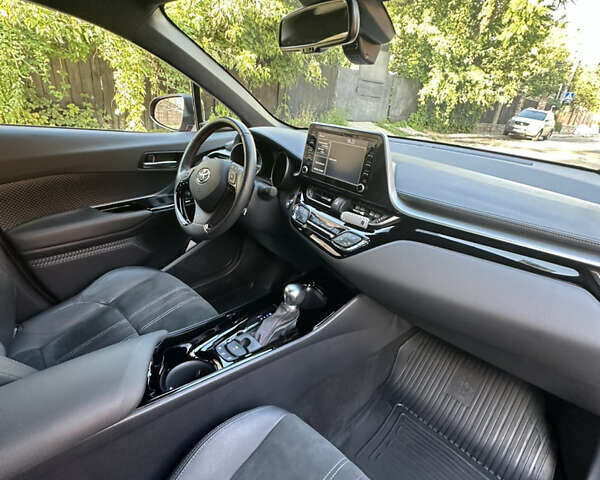 Красный Тойота C-HR, объемом двигателя 1.99 л и пробегом 44 тыс. км за 33500 $, фото 20 на Automoto.ua
