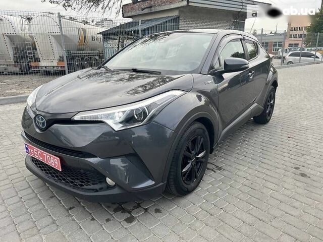 Тойота C-HR, объемом двигателя 1.8 л и пробегом 144 тыс. км за 23500 $, фото 4 на Automoto.ua