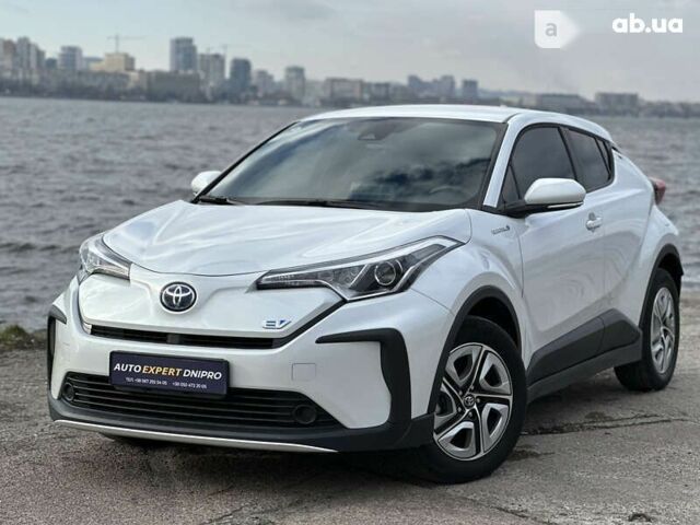 Тойота C-HR, объемом двигателя 0 л и пробегом 54 тыс. км за 20999 $, фото 4 на Automoto.ua