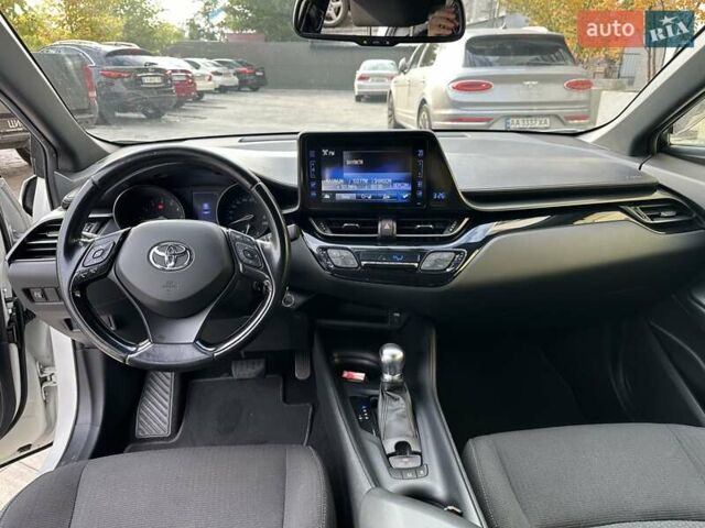 Тойота C-HR, объемом двигателя 1.2 л и пробегом 146 тыс. км за 15700 $, фото 12 на Automoto.ua