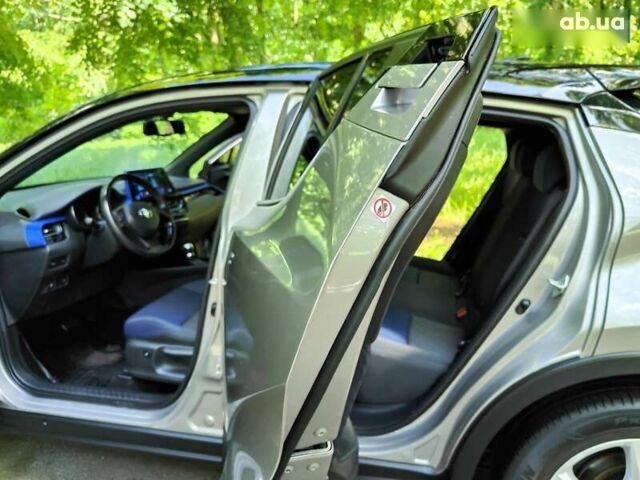 Тойота C-HR, объемом двигателя 1.2 л и пробегом 69 тыс. км за 17990 $, фото 5 на Automoto.ua