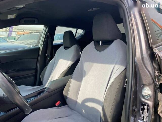 Тойота C-HR, объемом двигателя 1.8 л и пробегом 109 тыс. км за 18600 $, фото 26 на Automoto.ua