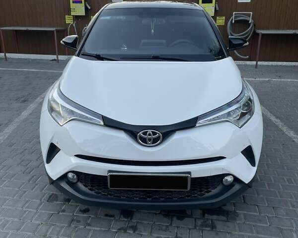 Тойота C-HR, объемом двигателя 1.99 л и пробегом 102 тыс. км за 19999 $, фото 3 на Automoto.ua