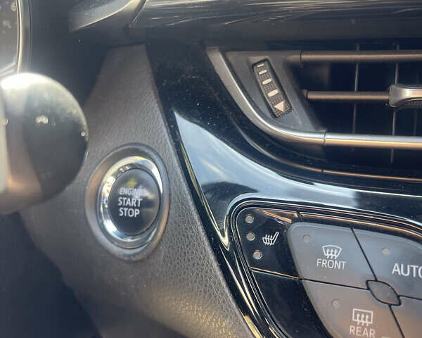 Тойота C-HR, объемом двигателя 1.99 л и пробегом 160 тыс. км за 15500 $, фото 6 на Automoto.ua