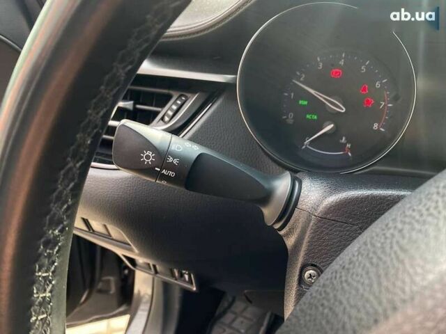 Тойота C-HR, объемом двигателя 1.8 л и пробегом 109 тыс. км за 18600 $, фото 16 на Automoto.ua