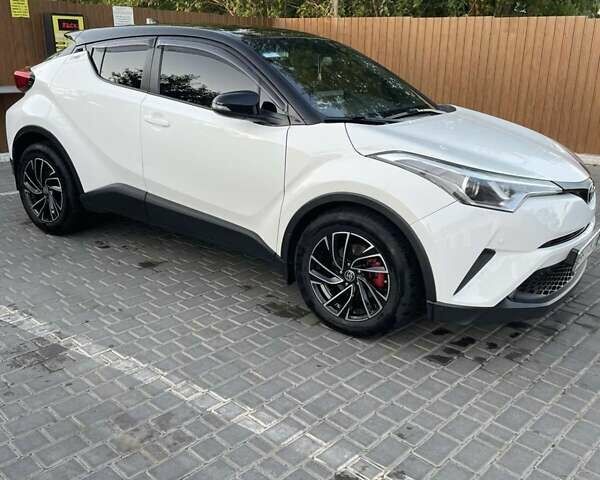 Тойота C-HR, объемом двигателя 1.99 л и пробегом 102 тыс. км за 19999 $, фото 6 на Automoto.ua