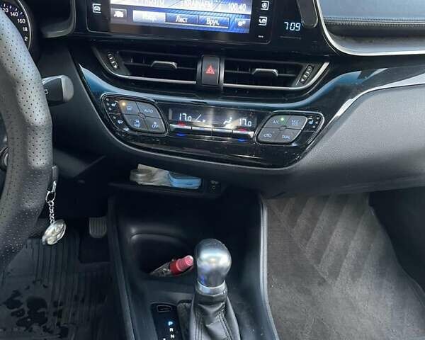 Тойота C-HR, объемом двигателя 1.99 л и пробегом 102 тыс. км за 19999 $, фото 14 на Automoto.ua