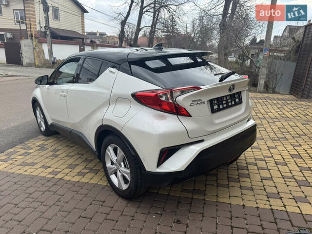 Тойота C-HR, объемом двигателя 1.8 л и пробегом 75 тыс. км за 19500 $, фото 6 на Automoto.ua