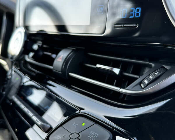 Тойота C-HR, об'ємом двигуна 1.8 л та пробігом 55 тис. км за 27600 $, фото 18 на Automoto.ua