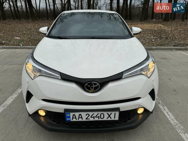 Тойота C-HR, объемом двигателя 1.2 л и пробегом 104 тыс. км за 18700 $, фото 1 на Automoto.ua