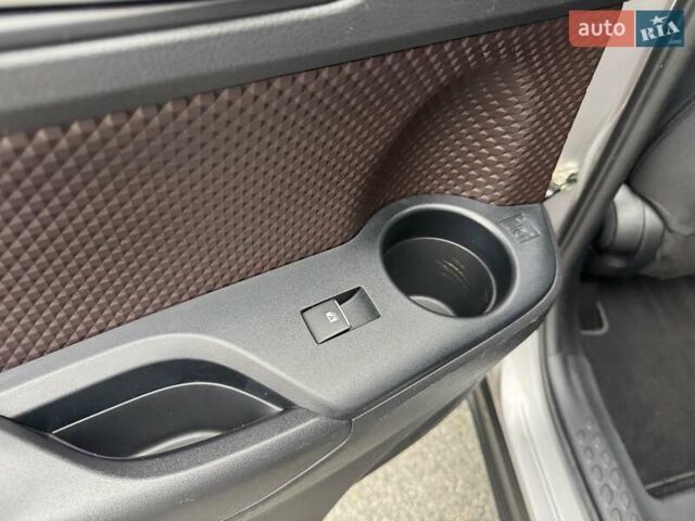 Тойота C-HR 2019 у Дніпро (Дніпропетровську) на Automoto.ua Тойота C-HR, об'ємом двигуна 1.2 л та пробігом 120 тис. км за 22000 $, фото 17 на Automoto.ua