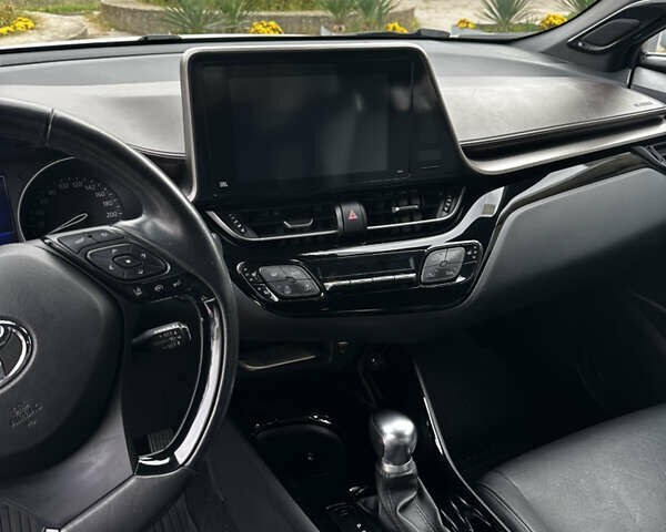 Тойота C-HR, об'ємом двигуна 1.8 л та пробігом 65 тис. км за 30000 $, фото 12 на Automoto.ua