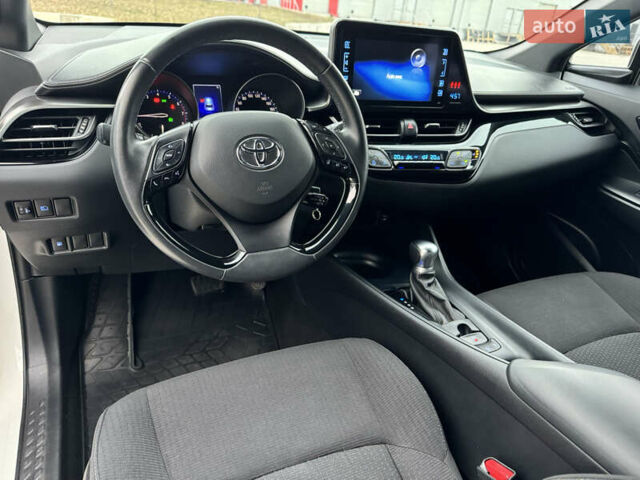 Тойота C-HR, объемом двигателя 1.2 л и пробегом 104 тыс. км за 18700 $, фото 10 на Automoto.ua