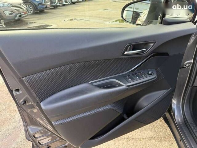 Тойота C-HR, объемом двигателя 0 л и пробегом 93 тыс. км за 18990 $, фото 13 на Automoto.ua