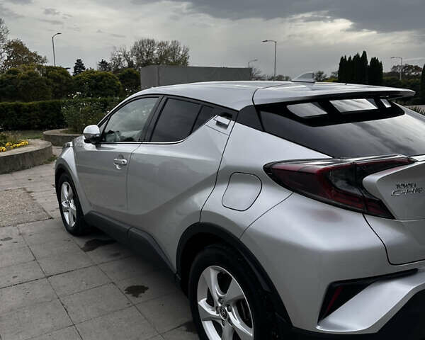 Тойота C-HR, об'ємом двигуна 1.8 л та пробігом 65 тис. км за 30000 $, фото 1 на Automoto.ua