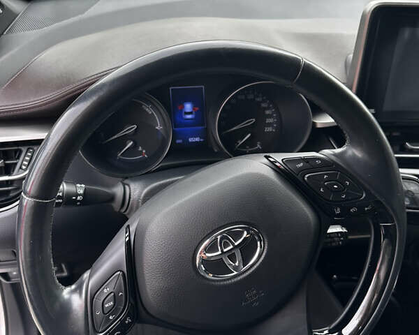 Тойота C-HR, об'ємом двигуна 1.8 л та пробігом 65 тис. км за 30000 $, фото 13 на Automoto.ua