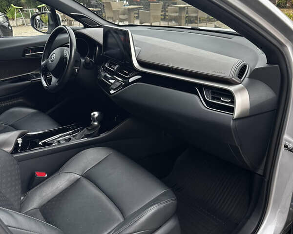 Тойота C-HR, об'ємом двигуна 1.8 л та пробігом 65 тис. км за 30000 $, фото 4 на Automoto.ua
