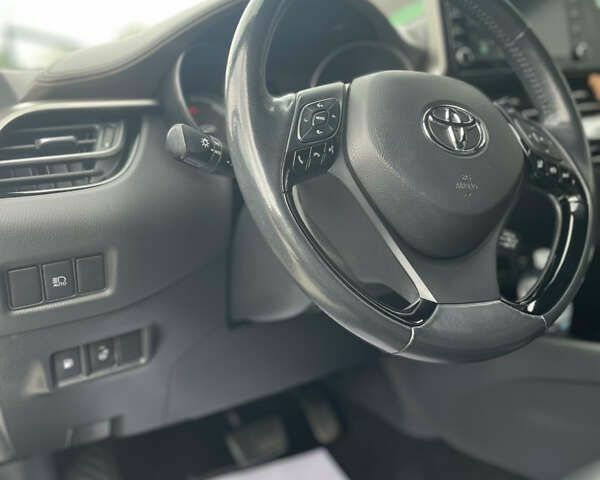 Тойота C-HR, об'ємом двигуна 0 л та пробігом 85 тис. км за 26999 $, фото 19 на Automoto.ua