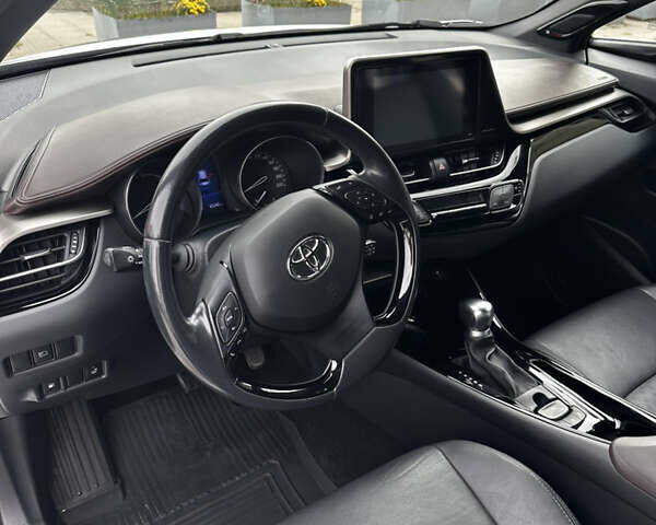 Тойота C-HR, об'ємом двигуна 1.8 л та пробігом 65 тис. км за 30000 $, фото 11 на Automoto.ua