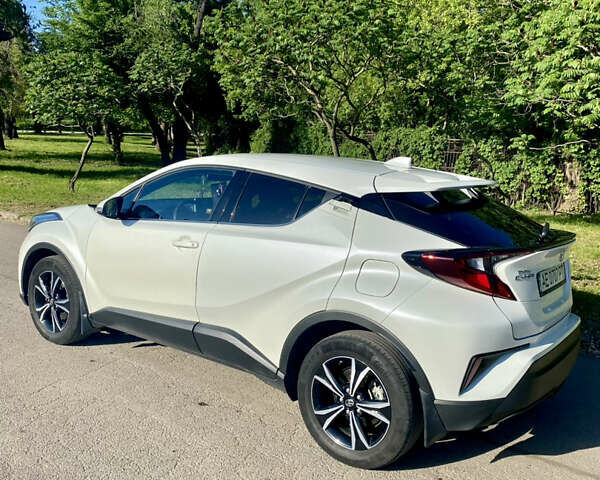 Тойота C-HR, об'ємом двигуна 1.2 л та пробігом 63 тис. км за 28500 $, фото 5 на Automoto.ua