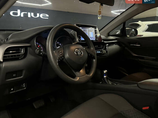 Тойота C-HR, об'ємом двигуна 2 л та пробігом 60 тис. км за 19999 $, фото 16 на Automoto.ua