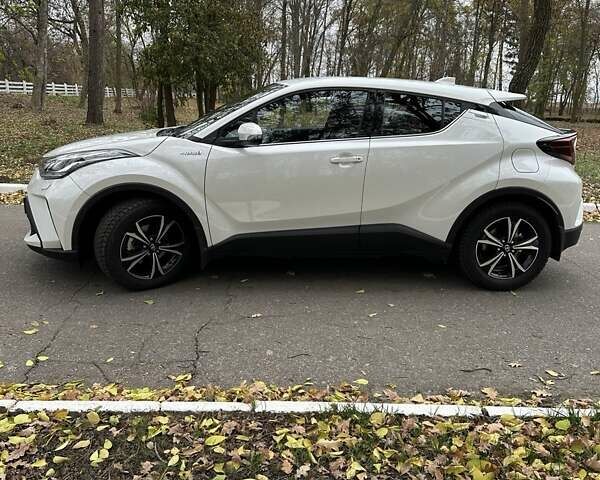 Тойота C-HR, объемом двигателя 1.8 л и пробегом 28 тыс. км за 31500 $, фото 2 на Automoto.ua