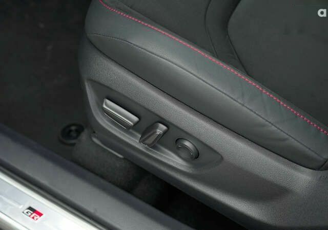 Тойота C-HR, объемом двигателя 0 л и пробегом 3 тыс. км за 48771 $, фото 18 на Automoto.ua