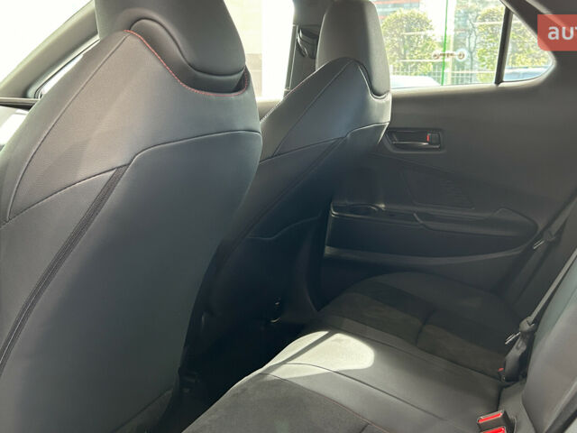 Тойота C-HR, об'ємом двигуна 1.99 л та пробігом 0 тис. км за 46540 $, фото 15 на Automoto.ua