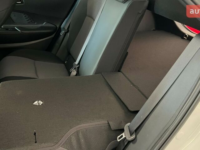 Тойота C-HR, объемом двигателя 1.8 л и пробегом 0 тыс. км за 39067 $, фото 13 на Automoto.ua