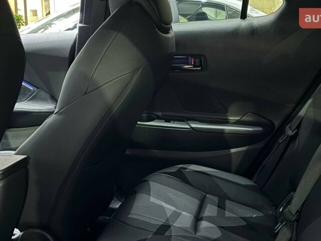 Тойота C-HR, объемом двигателя 1.99 л и пробегом 0 тыс. км за 44116 $, фото 7 на Automoto.ua