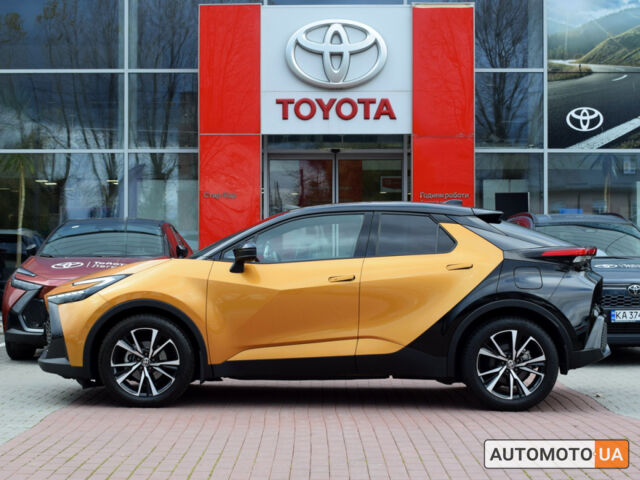 Желтый Тойота C-HR, объемом двигателя 2 л и пробегом 17 тыс. км за 39200 $, фото 2 на Automoto.ua