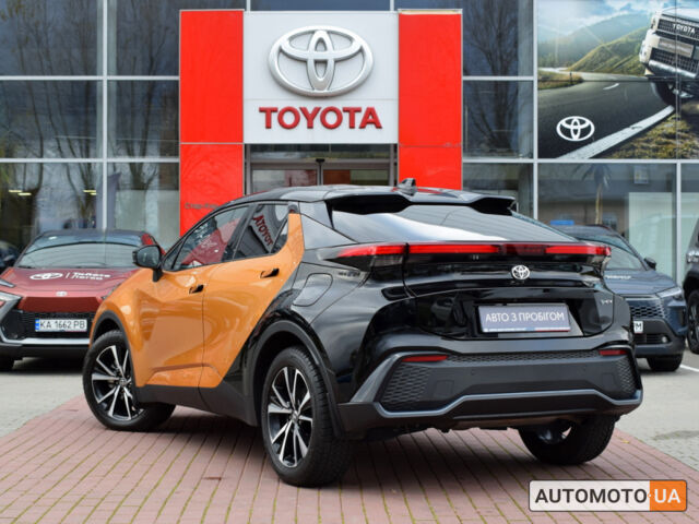 Желтый Тойота C-HR, объемом двигателя 2 л и пробегом 17 тыс. км за 39200 $, фото 1 на Automoto.ua