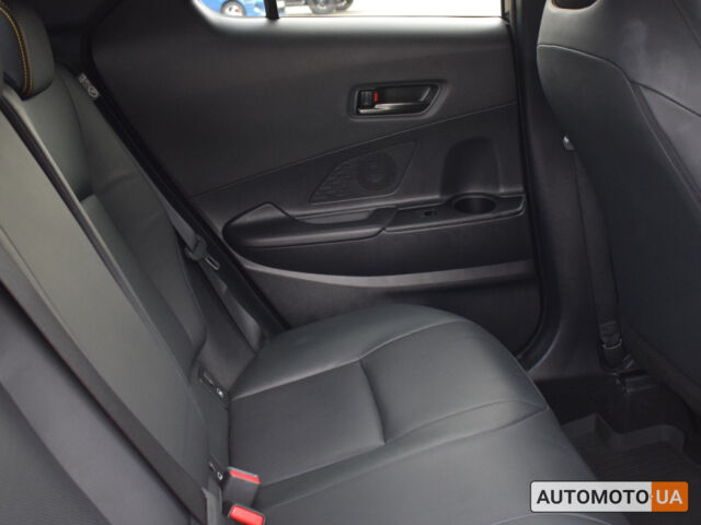 Желтый Тойота C-HR, объемом двигателя 2 л и пробегом 17 тыс. км за 38900 $, фото 6 на Automoto.ua