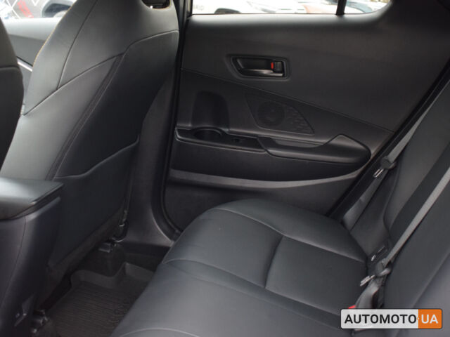 Желтый Тойота C-HR, объемом двигателя 2 л и пробегом 17 тыс. км за 38900 $, фото 10 на Automoto.ua