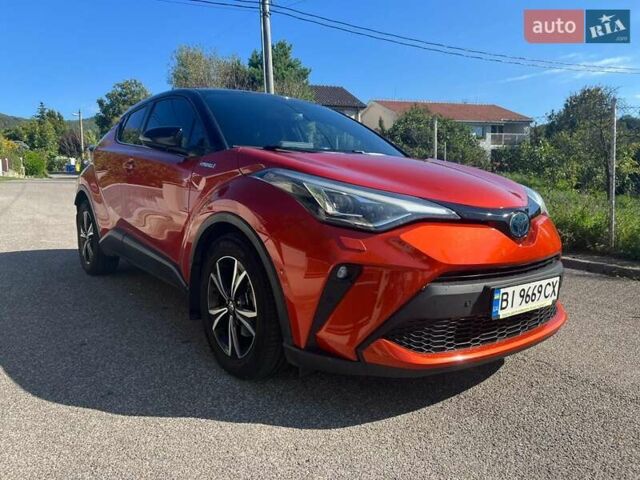 Жовтий Тойота C-HR, об'ємом двигуна 1.99 л та пробігом 82 тис. км за 26500 $, фото 2 на Automoto.ua